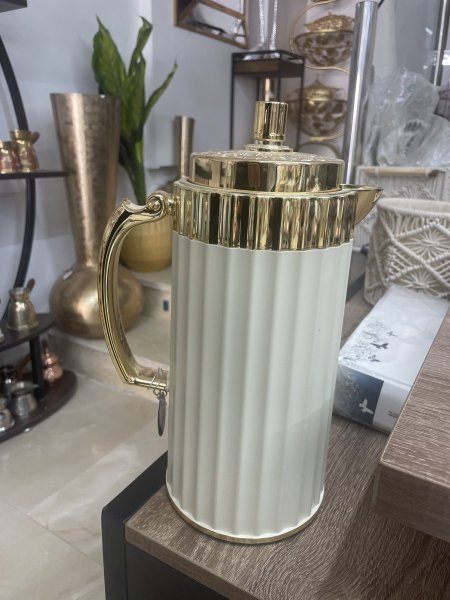براد قهوة بيج وذهبي